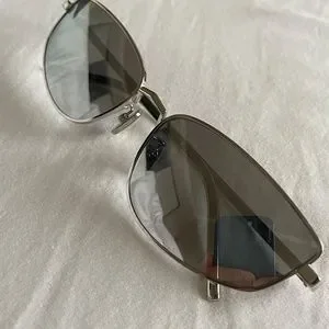Givenchy | Accessories | Givenchy Speed Sunglasses In  display picture 3